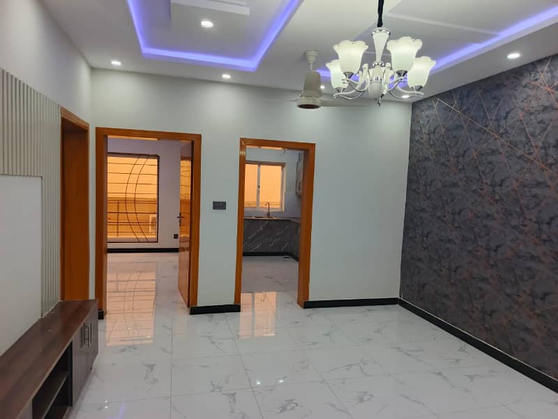 7 MARLA BRAND NEW HOUSE AVAILABLE FOR SALE IN USMAN BLOCK BAHRIA TOWN 11