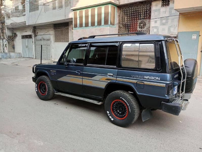 Mitsubishi Pajero 1989 5