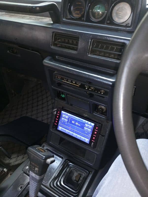 Mitsubishi Pajero 1989 6