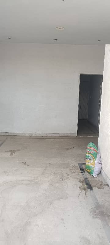 2.5 Marlas upper commercial portion/room Near Mor Samanabad Multan Road 22