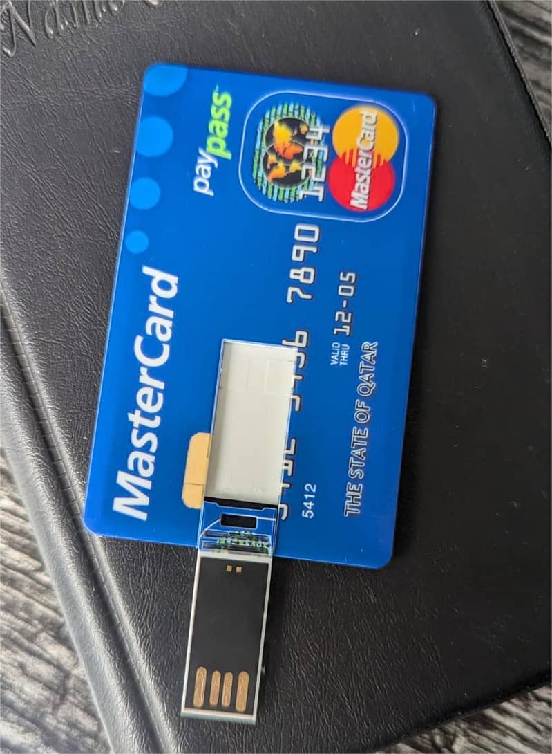 Unique Credit Card-Shaped USB Drive – Stylish & Functional! 3