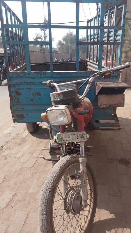 bike ke kagzat nahi hain chori ki ni hai 200 par kg ke hisab sy le len 1