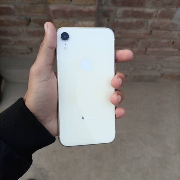 iPhone XR 3