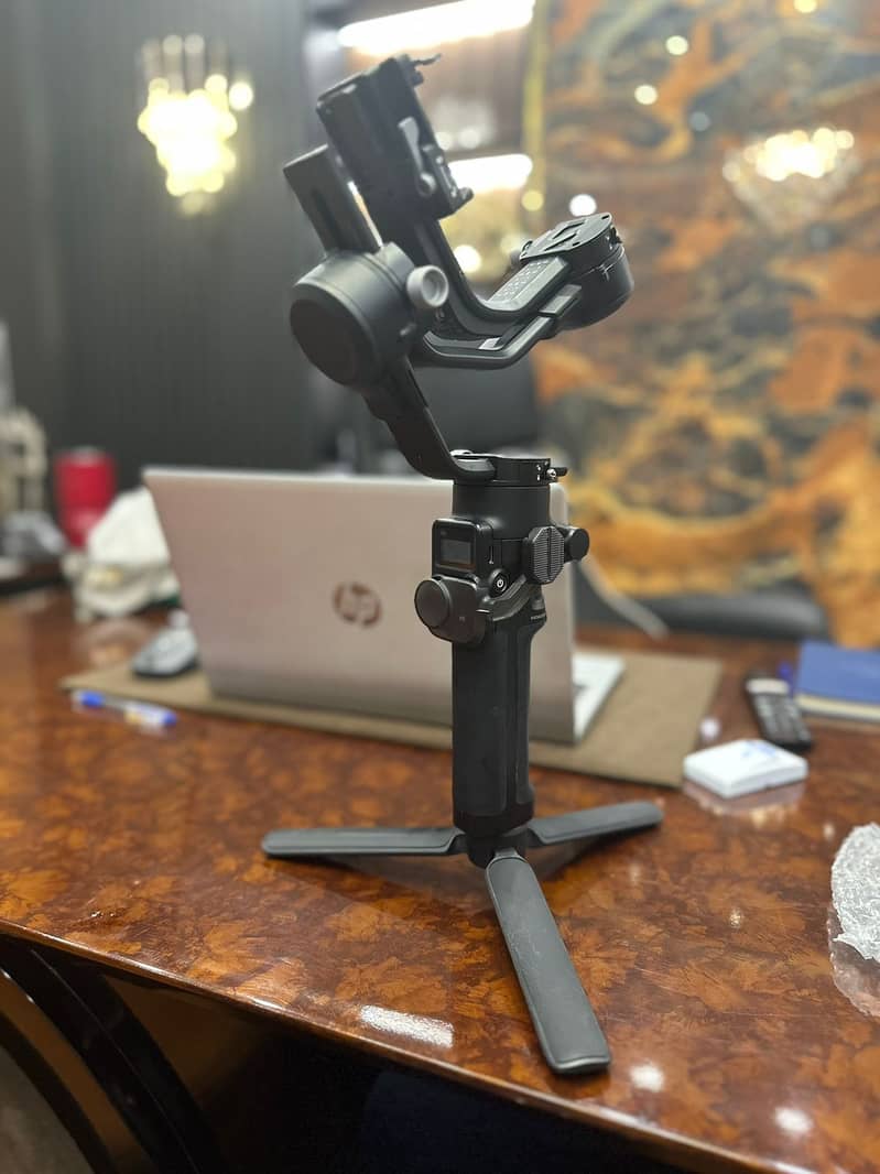 DJI RSC 2 Gimbal Stabilizer | 3-Axis Foldable Design 2