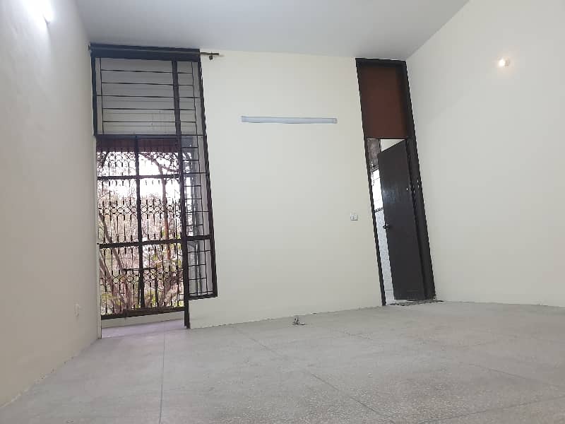 1 kanal uper poriton available for rent in near jail road 1