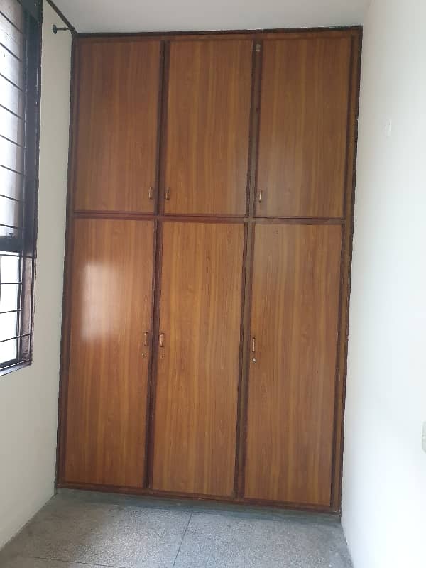 1 kanal uper poriton available for rent in near jail road 4