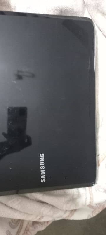 Samsung laptop Dual core 4GB Ram 320 HDD [Connector change hoga] 4