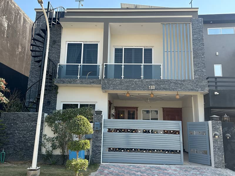 Semi Furnished Corner House For Sale In Prime Location Of Gulberg Green Islamabad Solar Installed Near Markaz With Small Loan Demand 4.60 Crore 0