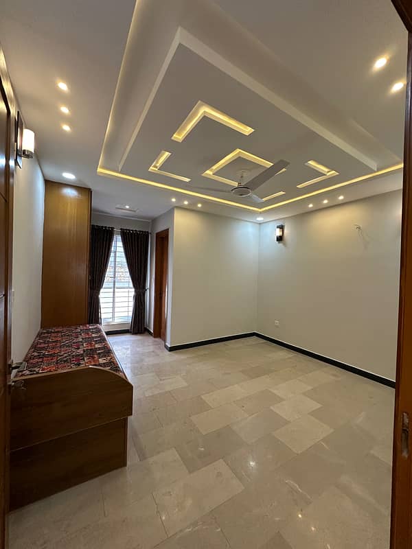 Semi Furnished Corner House For Sale In Prime Location Of Gulberg Green Islamabad Solar Installed Near Markaz With Small Loan Demand 4.60 Crore 10