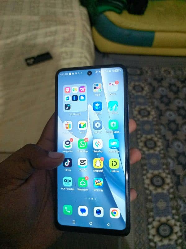 infinix Hot 40 8+8 256gb with box and original charger 2