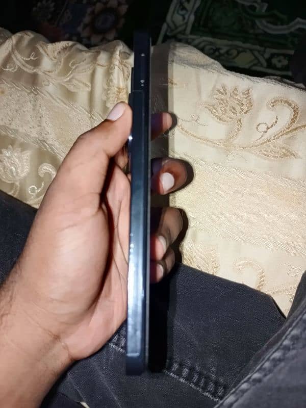 infinix Hot 40 8+8 256gb with box and original charger 3