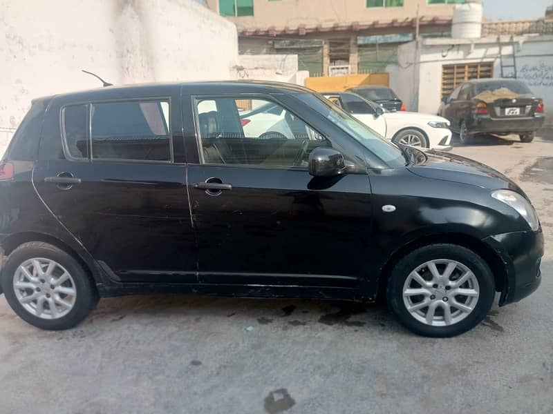 Suzuki Swift DX 1.3 2015 1