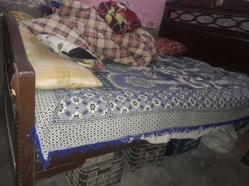 wooden Bed  in best Condition 2