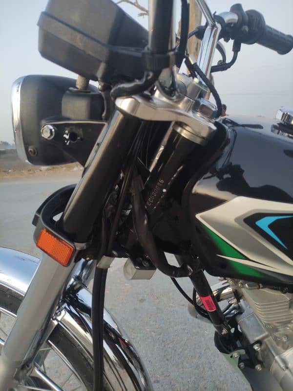 Honda 125 2023 Black 5