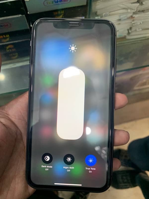 iphone 11 / 128 gb / factory unlock(non pta)/ 9