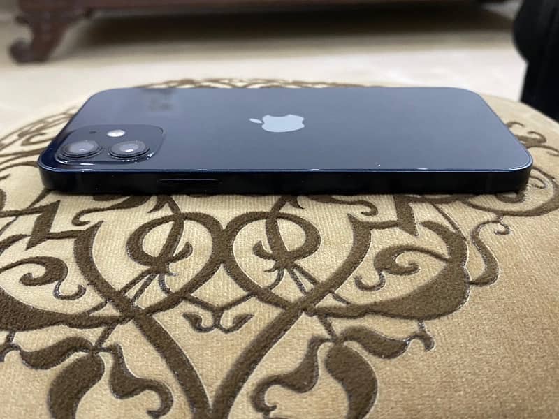 Iphone 12 factory unlocked with complete box and accessories 4