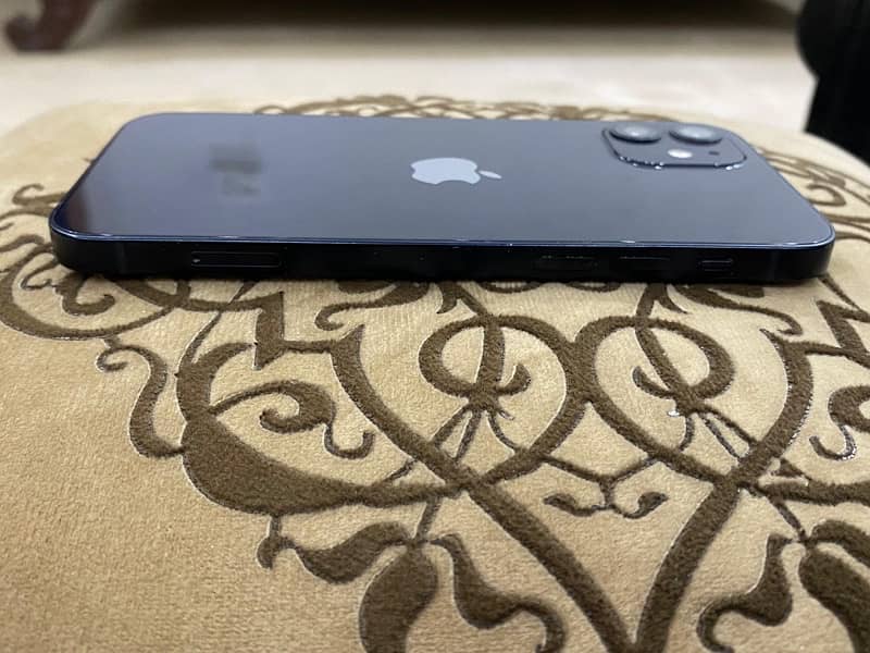 Iphone 12 factory unlocked with complete box and accessories 5