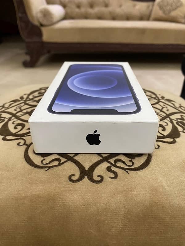 Iphone 12 factory unlocked with complete box and accessories 6