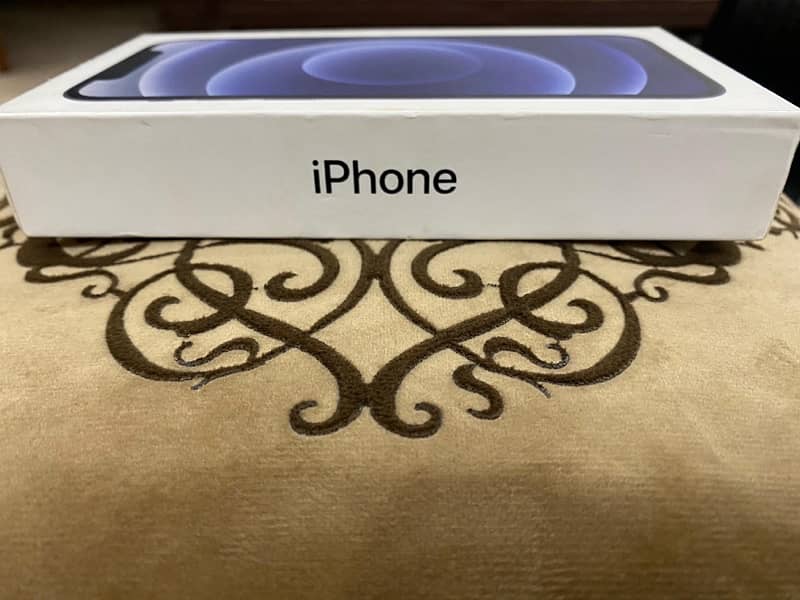 Iphone 12 factory unlocked with complete box and accessories 7