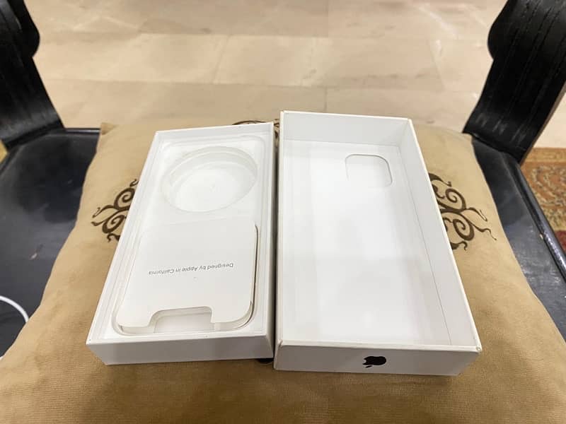 Iphone 12 factory unlocked with complete box and accessories 8