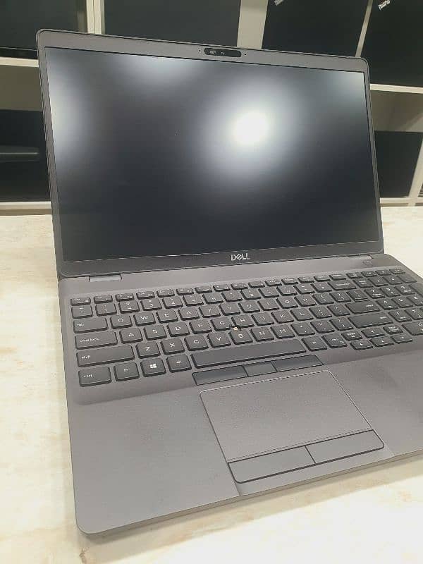 Dell Precision 3541 4