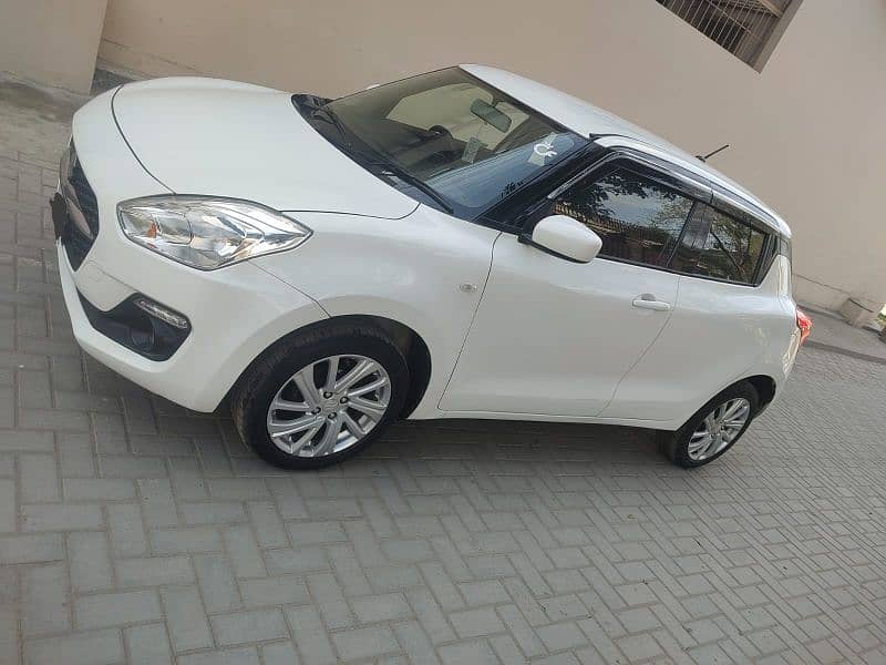 Suzuki Swift GL CVT 2022/2023 4