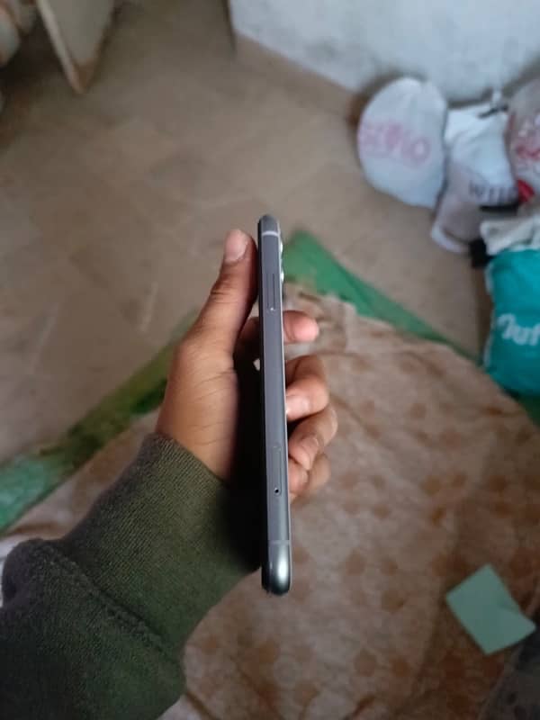 iphone 11  128 GB 0