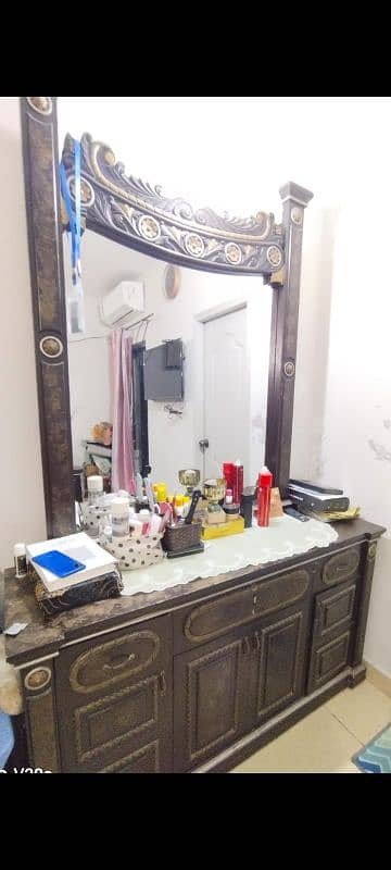 dressing table 0