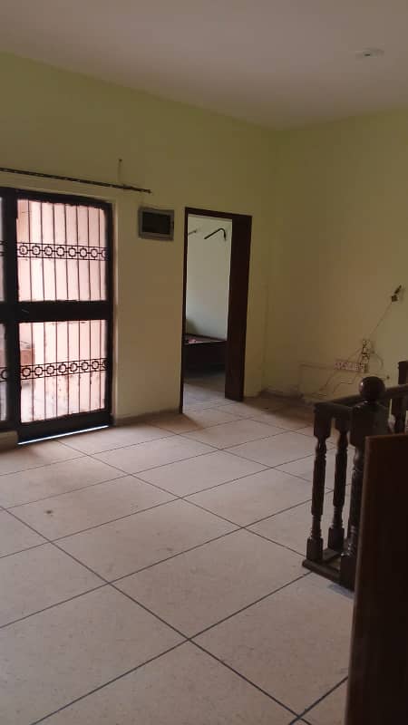 10 marla upper portion available for rent Faisal town 4