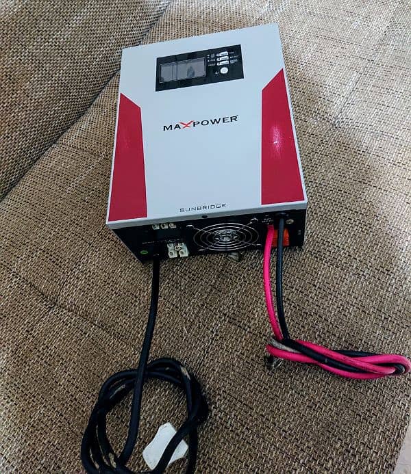 Max Power 2.4kv soler inverter 24volt no fault 8