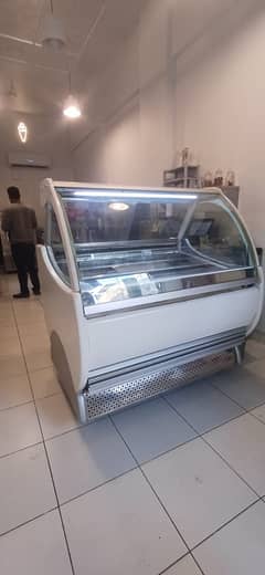 COMMERCIAL DISPLAY FREEZER