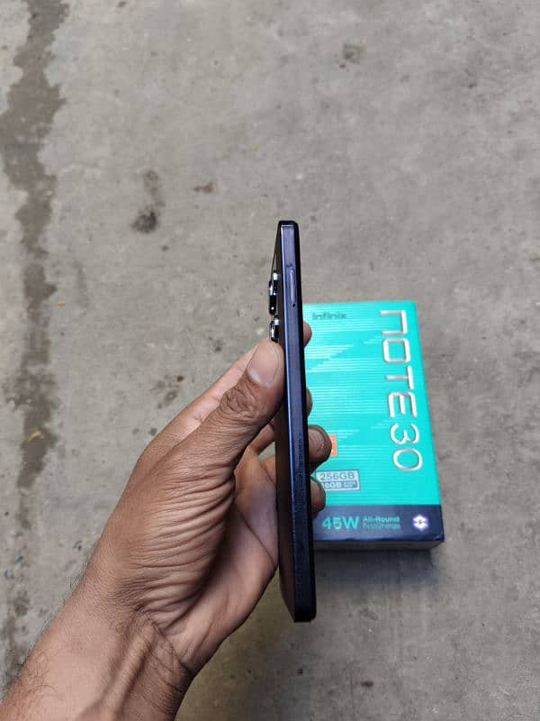 infinix Note 30   16/256 3