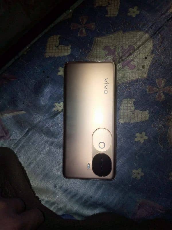 vivo v 40e new condition 3