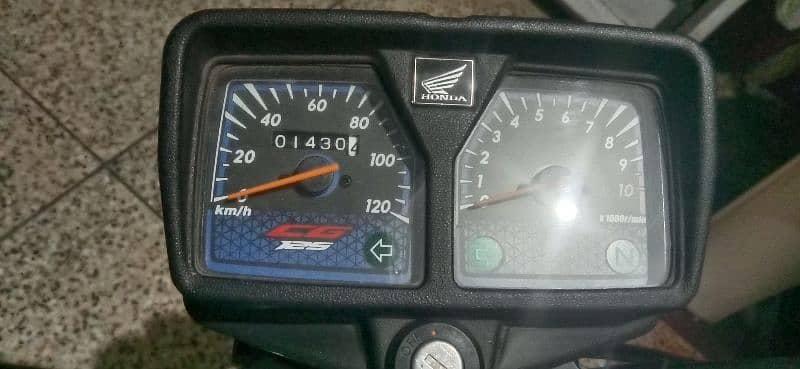 Honda 125 Black new condition 2