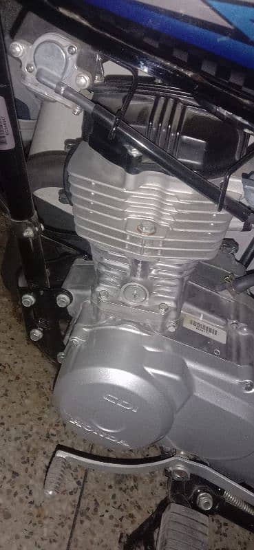 Honda 125 Black new condition 5