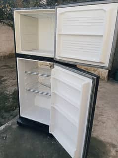 Dawlance Fridge Medium Size