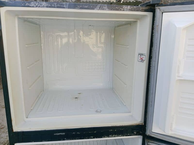 Dawlance Fridge Medium Size 5