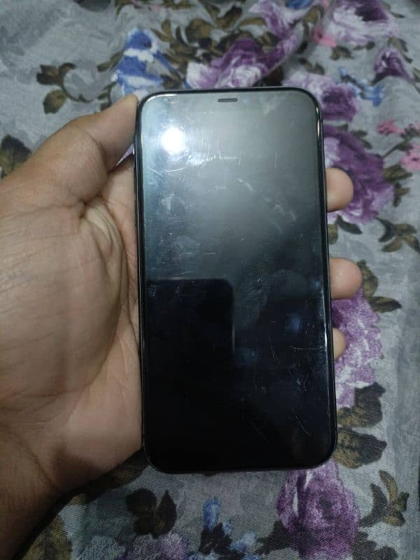 i phone 11 non pta glass break chal sai raha ha koe issue ni kar raha 1