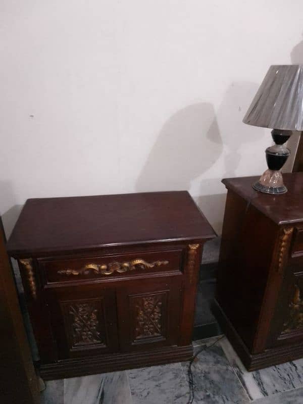 King Size Bed with side tables and dressing table 2