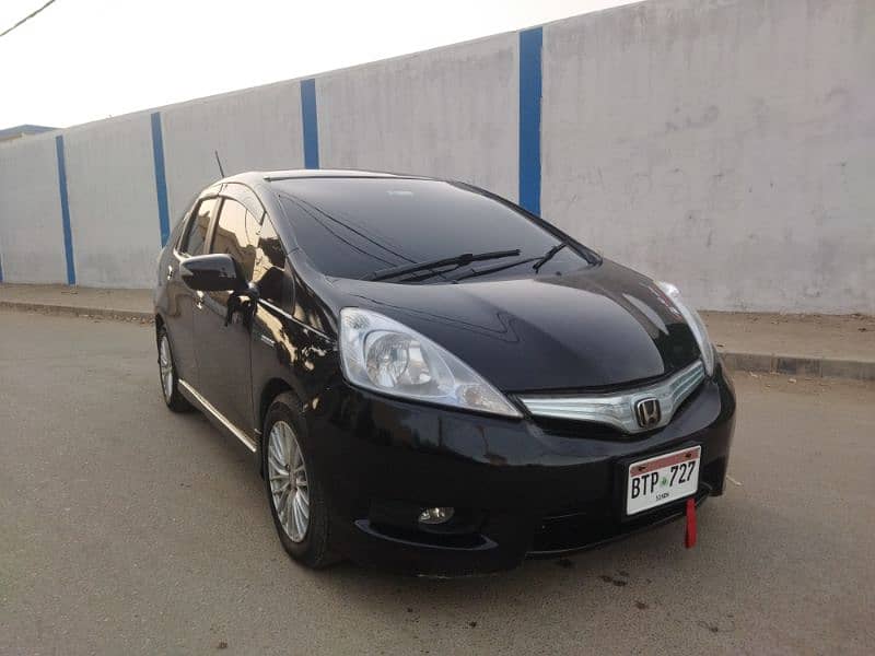 Honda Fit shuttule RS 2012 Own engine 1 owner mint condition 3