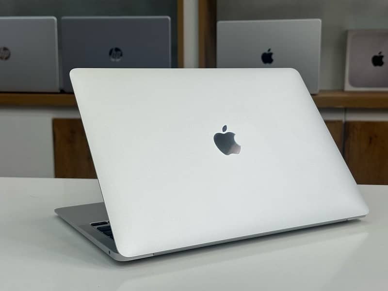 MACBOOK AIR 2020 ( 8 GB RAM - 256 GB SSD ) 22 Cycles used 5