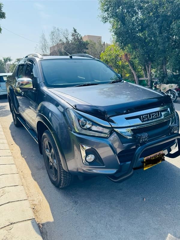 Isuzu D-Max V-Cross 2025 GTX Edition 1