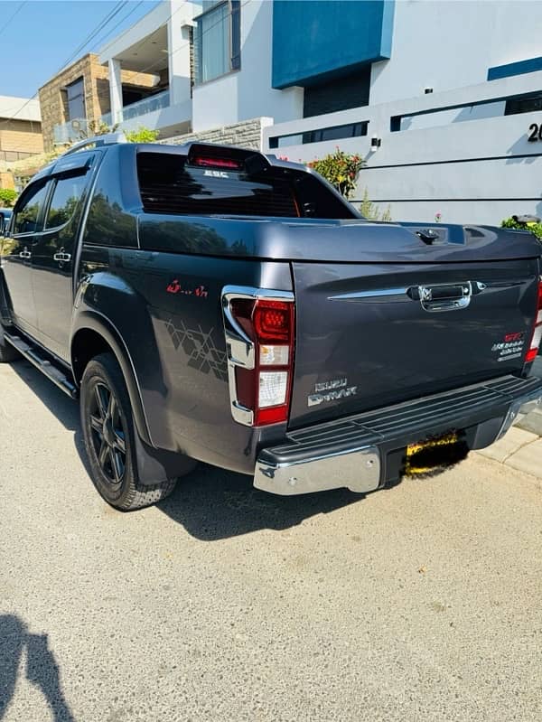 Isuzu D-Max V-Cross 2025 GTX Edition 2