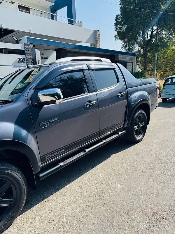 Isuzu D-Max V-Cross 2025 GTX Edition 5