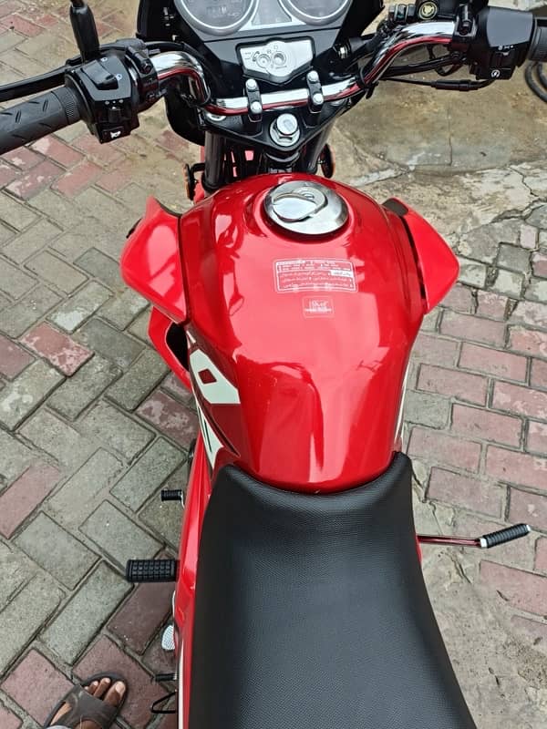 Honda CB150F 6