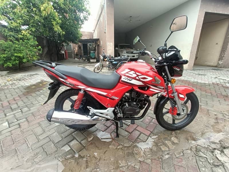 Honda CB150F 11