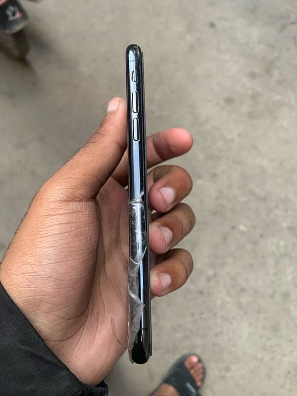 iPhone X 10/10 waterpacked urgent sale 3