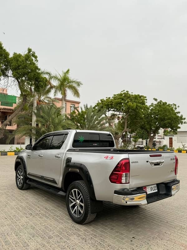 Toyota Hilux 2021 4