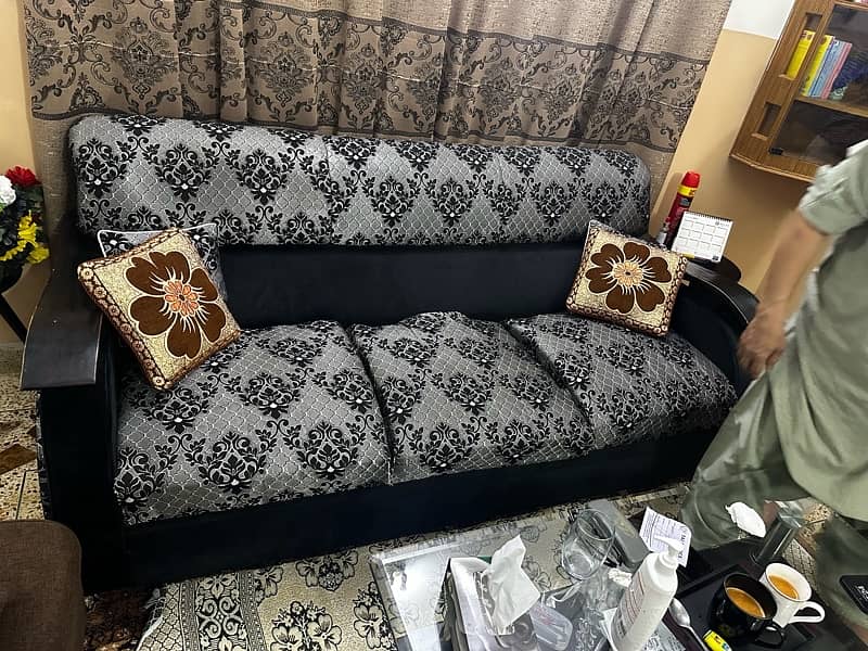 5 Seater good looking Sofa set 1