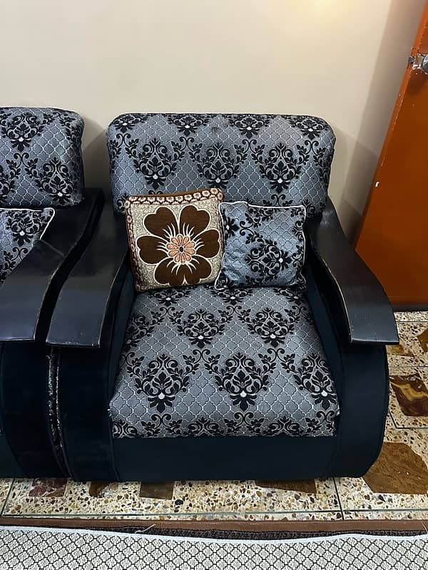 5 Seater good looking Sofa set 2